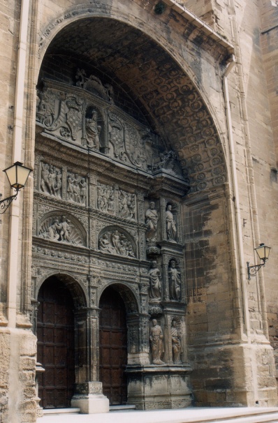 la el portal de la iglesia de labastida